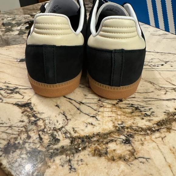 Sold out! Adidas’s Women’s Sambas OG size 9 Core Black/ Wonder White. - Picture 4 of 7